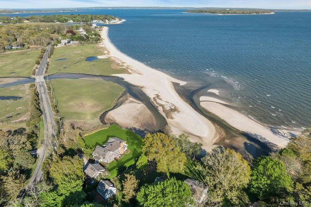 10450 New Suffolk Avenue, Cutchogue, NY 11935