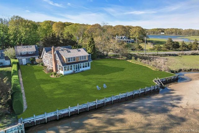 10450 New Suffolk Avenue, Cutchogue, NY 11935