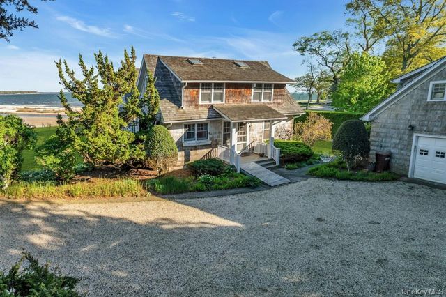 10450 New Suffolk Avenue, Cutchogue, NY 11935