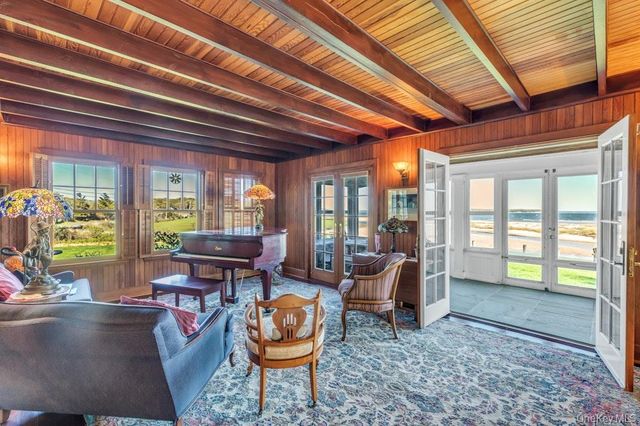 10450 New Suffolk Avenue, Cutchogue, NY 11935