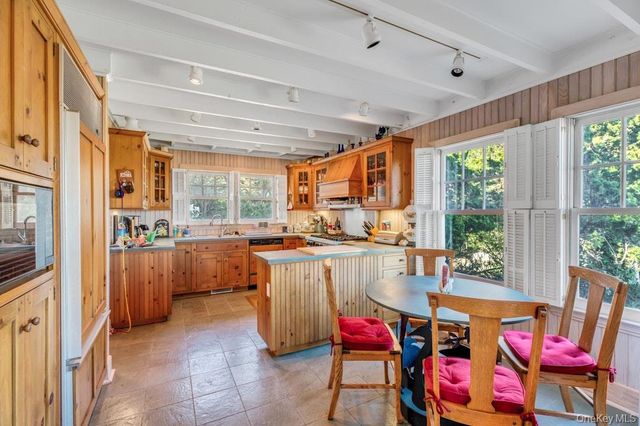 10450 New Suffolk Avenue, Cutchogue, NY 11935