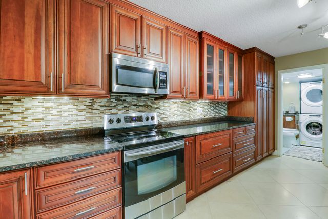 1901 19th Lane, Palm Beach Gardens, FL 33418