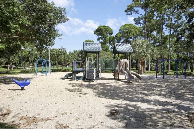 1901 19th Lane, Palm Beach Gardens, FL 33418