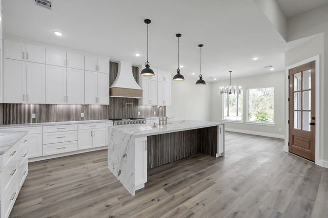 90 Wick Willow Road, Montgomery, TX 77356