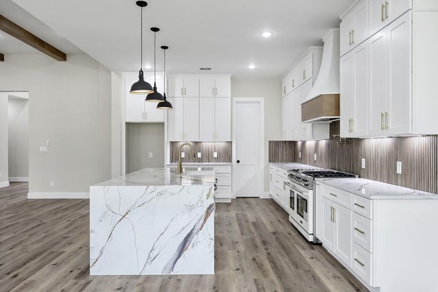 90 Wick Willow Road, Montgomery, TX 77356