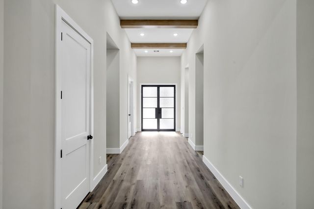 90 Wick Willow Road, Montgomery, TX 77356