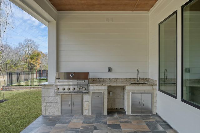 90 Wick Willow Road, Montgomery, TX 77356