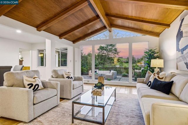 61 Sullivan Dr, Moraga, CA 94556