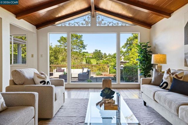 61 Sullivan Dr, Moraga, CA 94556