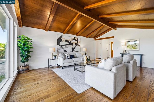 61 Sullivan Dr, Moraga, CA 94556