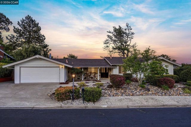 61 Sullivan Dr, Moraga, CA 94556