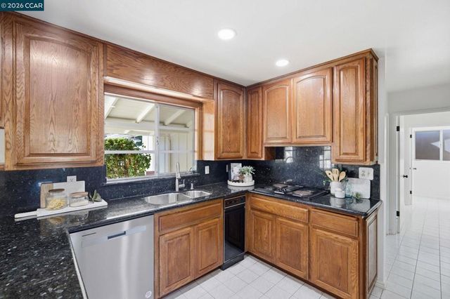 61 Sullivan Dr, Moraga, CA 94556