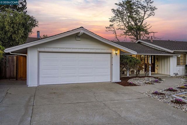 61 Sullivan Dr, Moraga, CA 94556