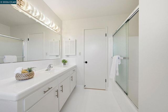 61 Sullivan Dr, Moraga, CA 94556