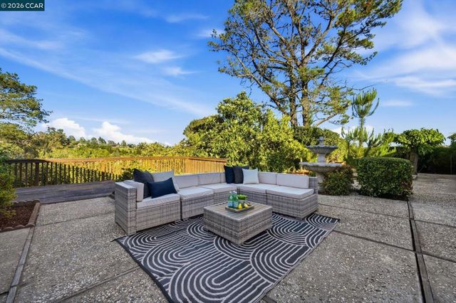 61 Sullivan Dr, Moraga, CA 94556