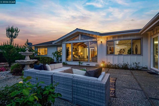 61 Sullivan Dr, Moraga, CA 94556