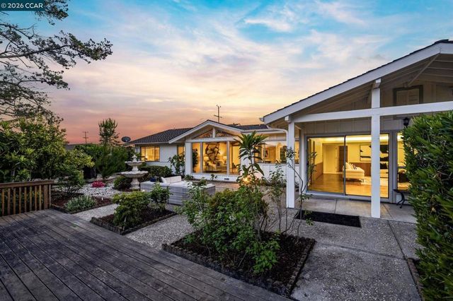 61 Sullivan Dr, Moraga, CA 94556