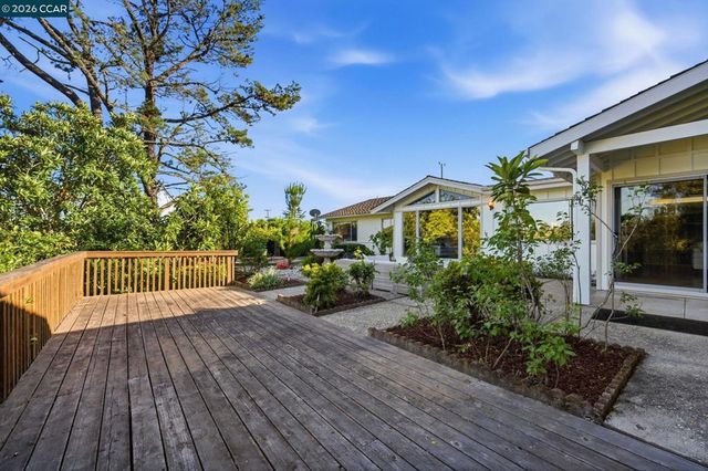 61 Sullivan Dr, Moraga, CA 94556