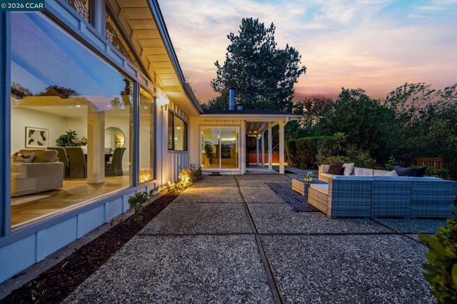 61 Sullivan Dr, Moraga, CA 94556