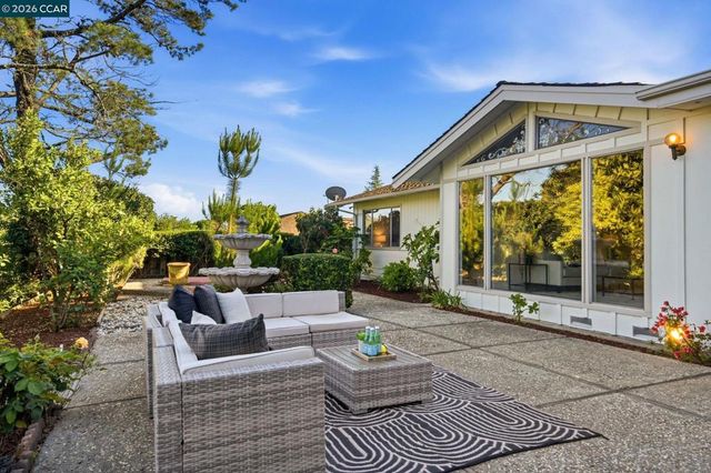 61 Sullivan Dr, Moraga, CA 94556