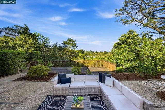 61 Sullivan Dr, Moraga, CA 94556