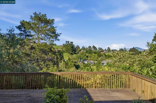 61 Sullivan Dr, Moraga, CA 94556