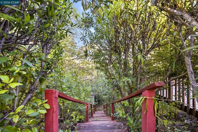 61 Sullivan Dr, Moraga, CA 94556