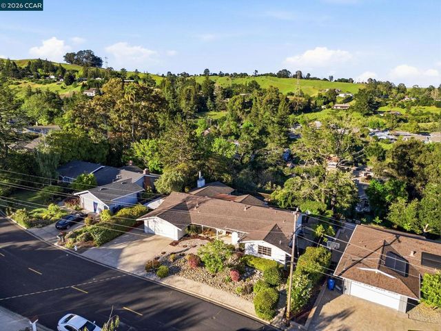 61 Sullivan Dr, Moraga, CA 94556