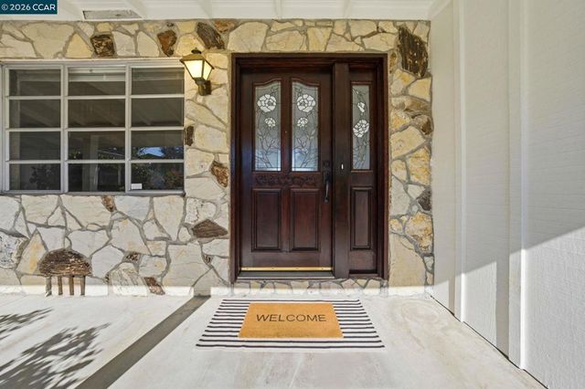 61 Sullivan Dr, Moraga, CA 94556