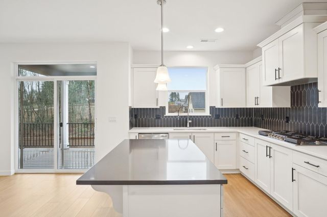 160 Valemont Drive 9, Eagle Point, OR 97524