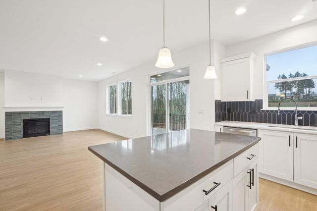 160 Valemont Drive 9, Eagle Point, OR 97524