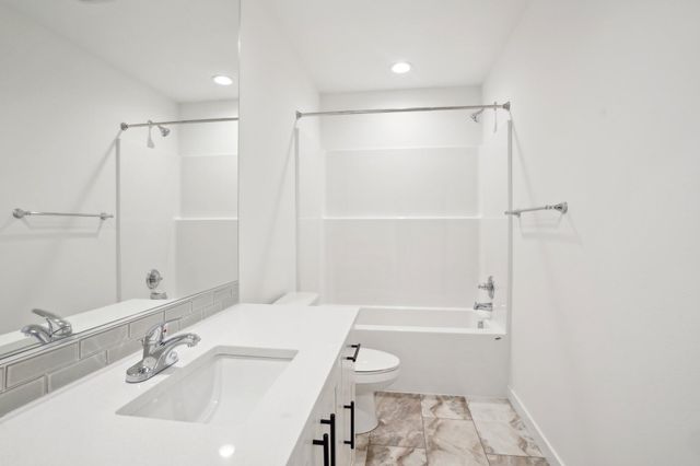 160 Valemont Drive 9, Eagle Point, OR 97524