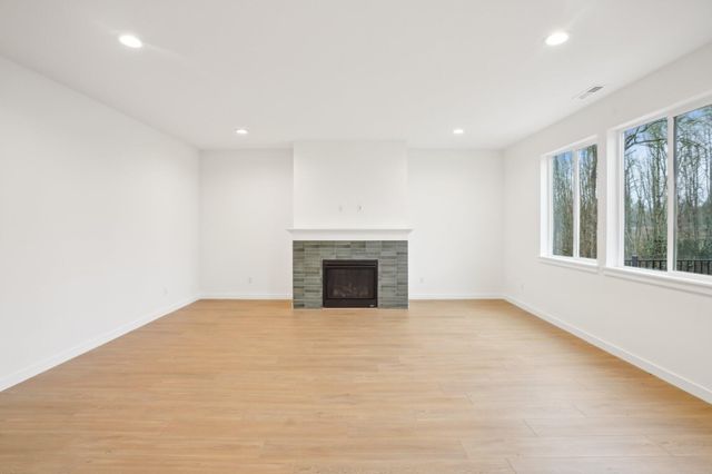 160 Valemont Drive 9, Eagle Point, OR 97524