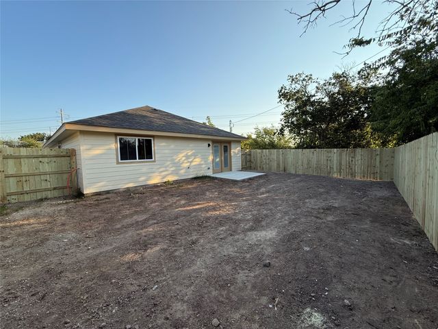 1712 E Avenue J, Lampasas, TX 76550