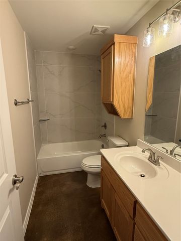 1712 E Avenue J, Lampasas, TX 76550