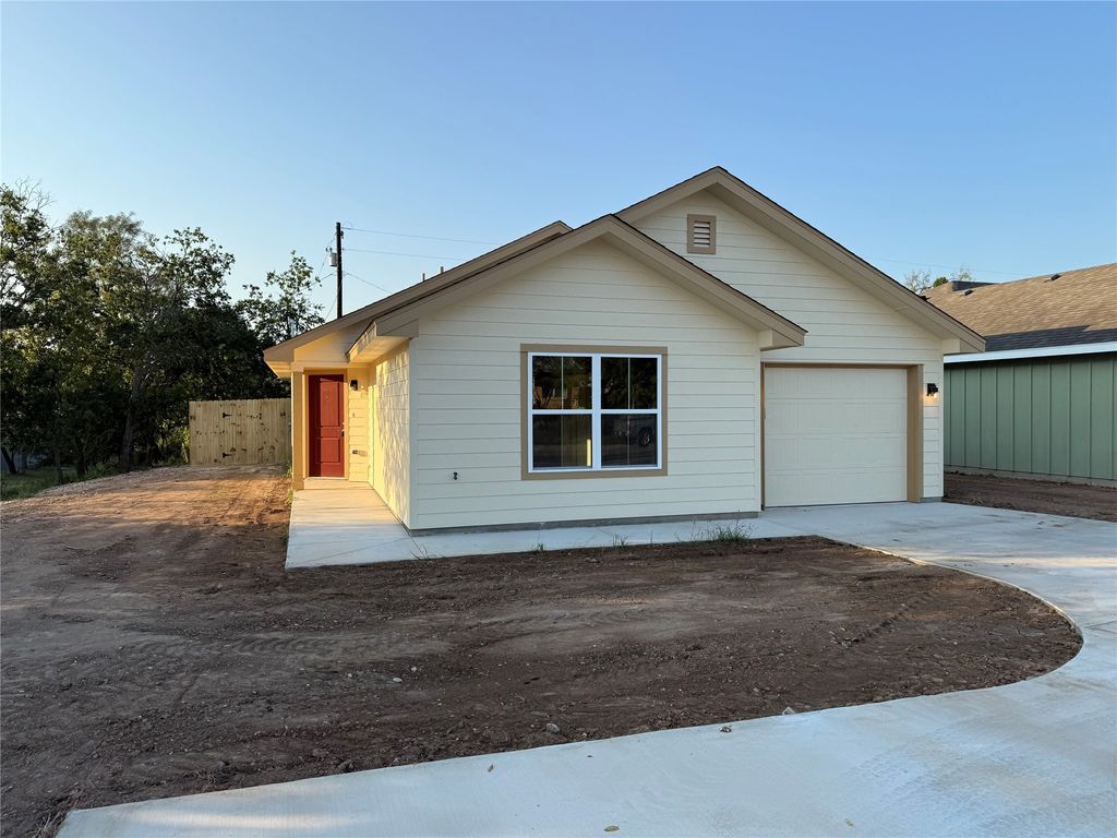 1712 E Avenue J, Lampasas, TX 76550