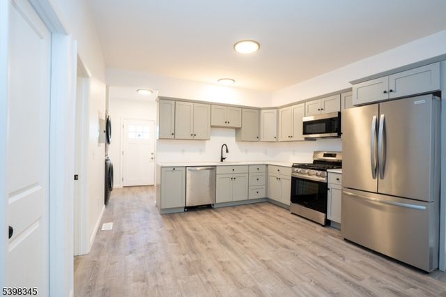 40 N York St, Paterson City, NJ 07524