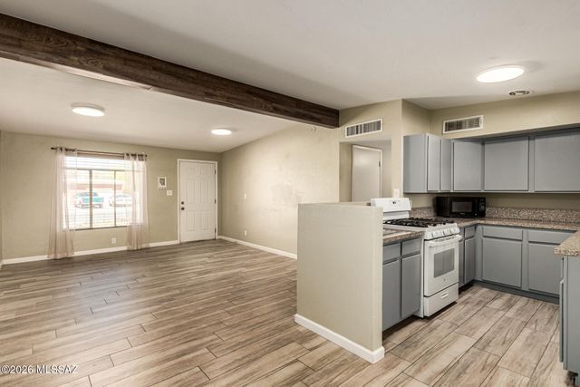 6426 E Calle Herculo, Tucson, AZ 85710