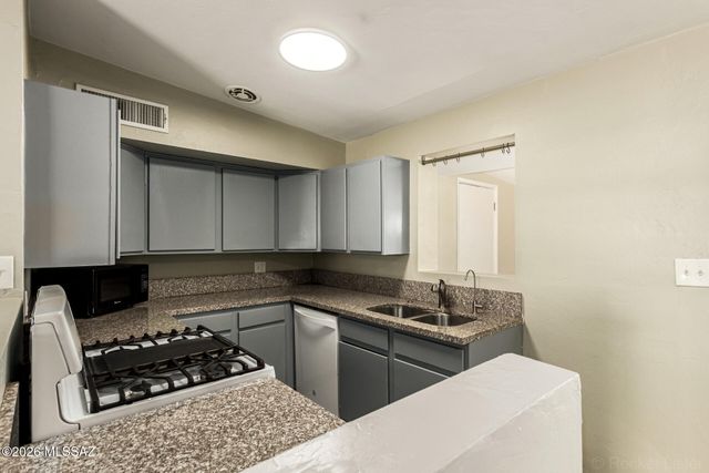 6426 E Calle Herculo, Tucson, AZ 85710