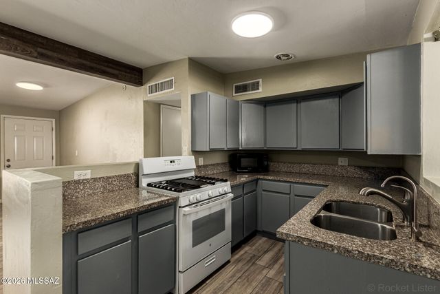 6426 E Calle Herculo, Tucson, AZ 85710