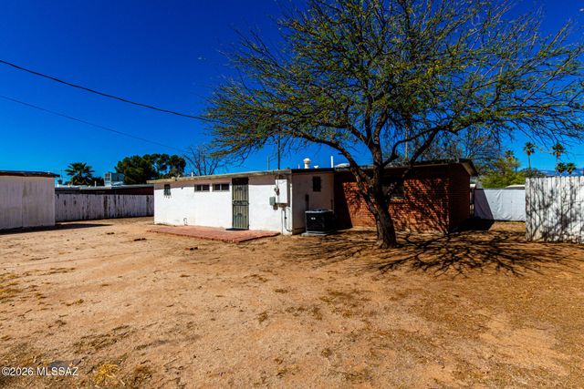 6426 E Calle Herculo, Tucson, AZ 85710