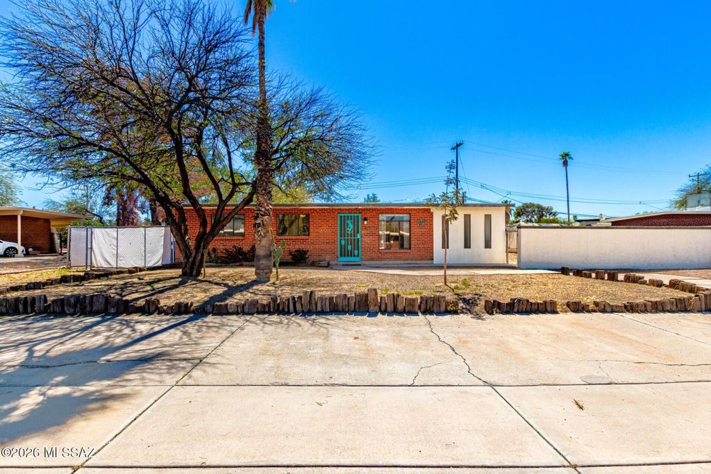 6426 E Calle Herculo, Tucson, AZ 85710