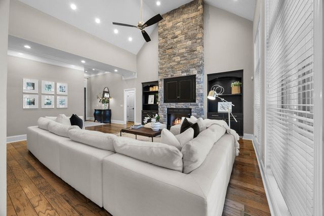 569 Pond Apple Rd, Clarksville, TN 37043