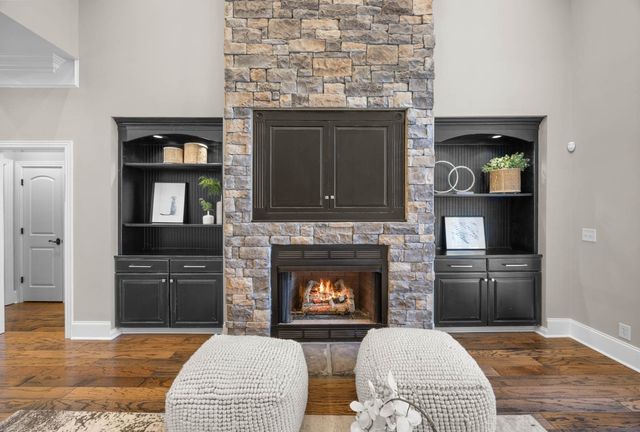 569 Pond Apple Rd, Clarksville, TN 37043