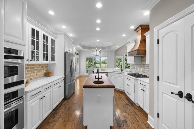 569 Pond Apple Rd, Clarksville, TN 37043