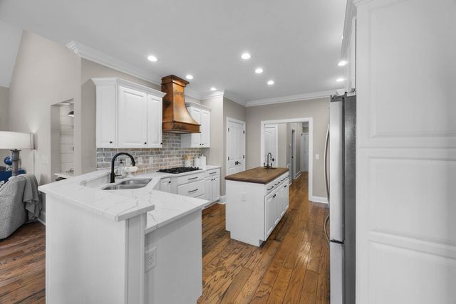 569 Pond Apple Rd, Clarksville, TN 37043