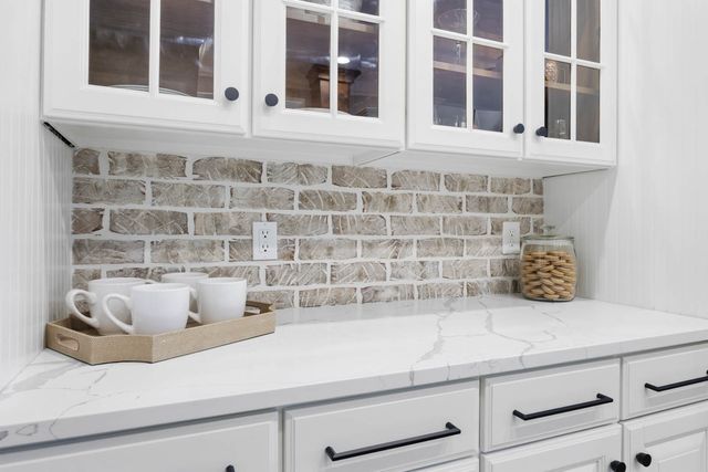 569 Pond Apple Rd, Clarksville, TN 37043