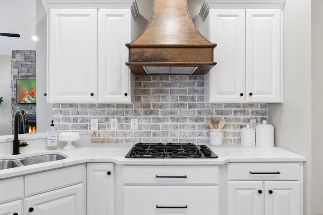 569 Pond Apple Rd, Clarksville, TN 37043