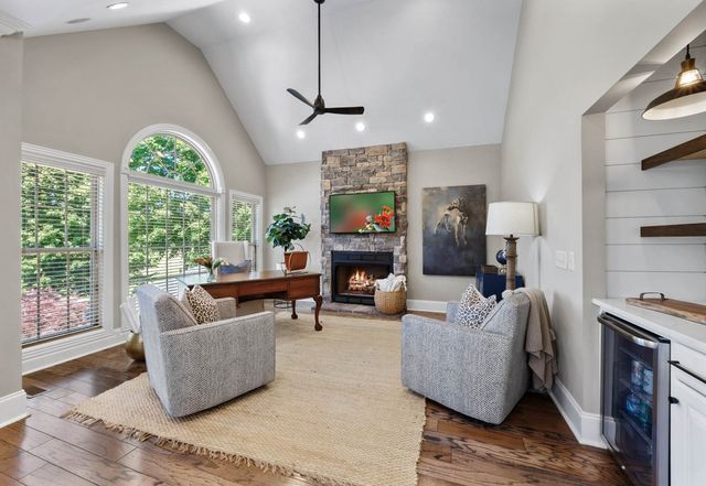 569 Pond Apple Rd, Clarksville, TN 37043