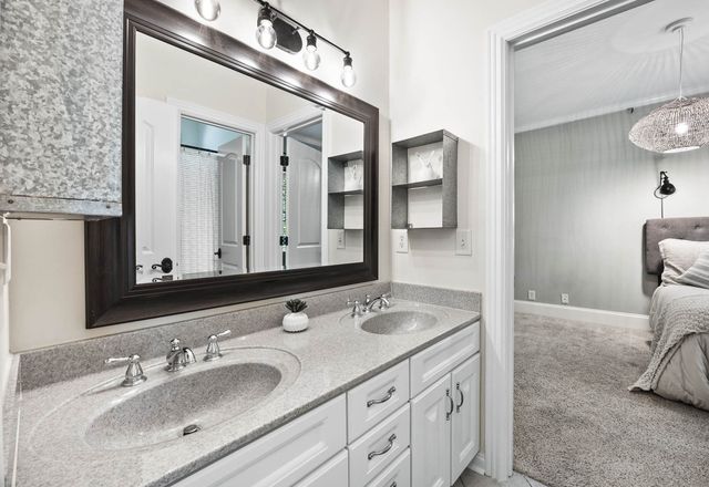 569 Pond Apple Rd, Clarksville, TN 37043